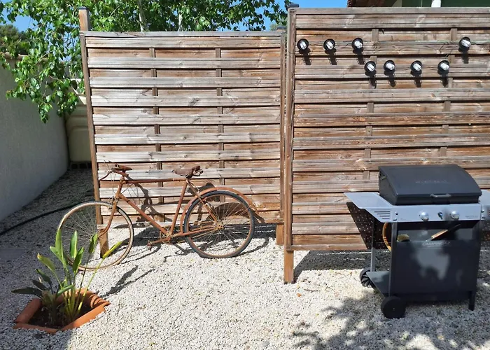 Petite Maison Independante.
